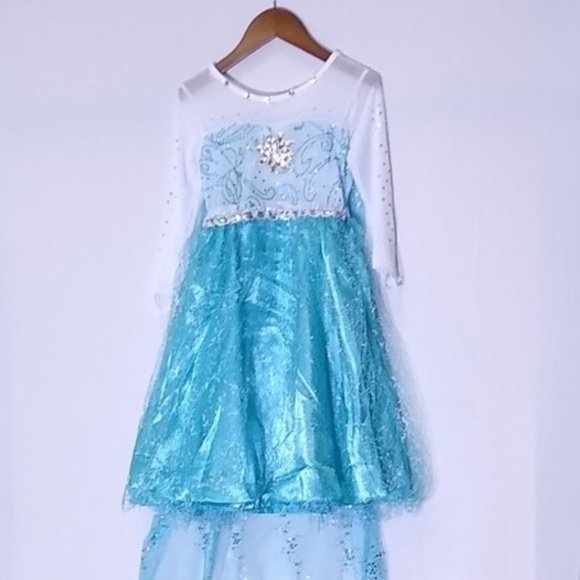 vogue fashion elsa dress Elsa Schiaparelli's Own Gown Inspired a Wedding Dress in the New Couture Show